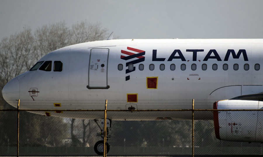 疫情衝擊 拉美最大航空公司破產 股價跌35%