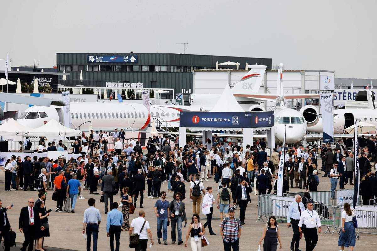2023年6月19日，法國勒布爾熱（Le Bourget），許多民眾參觀巴黎國際航空展。（Ludovic Marin/Pool/AFP via Getty Images）