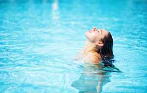 如何避免游泳傷害頭髮？
