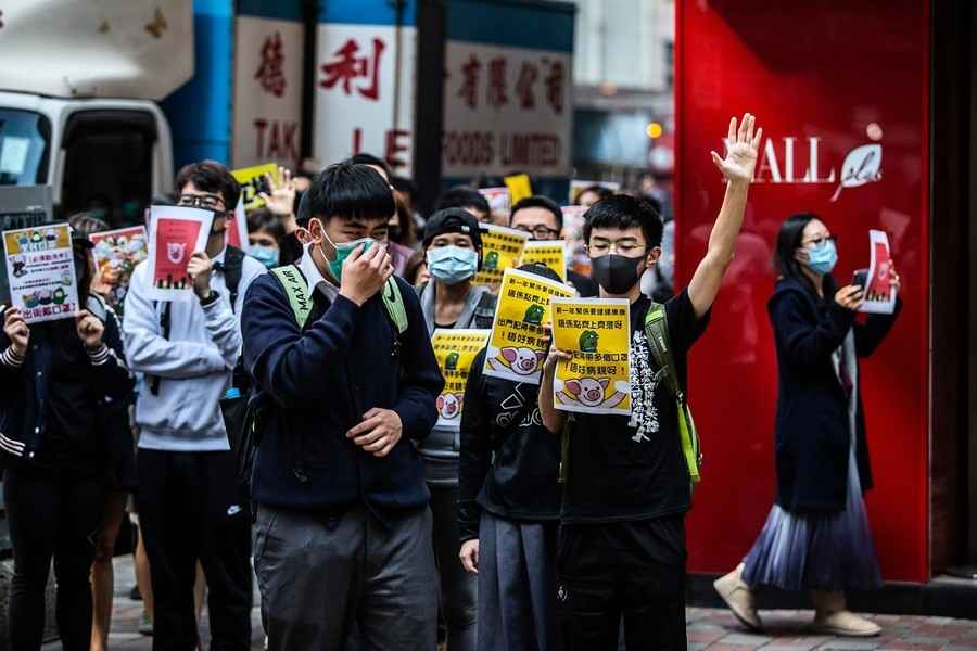 組圖：港人多區快閃 高喊「天滅中共」