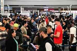 美政府停擺 周日航班延誤數量超過1萬架次