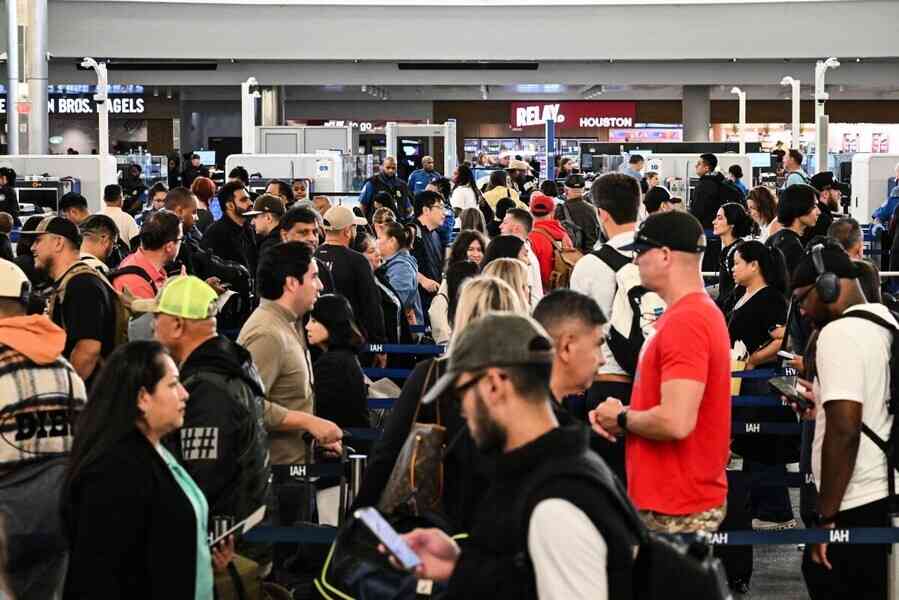 美政府停擺 周日航班延誤數量超過1萬架次