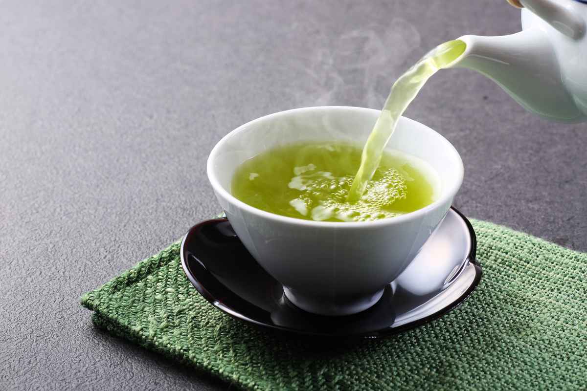 茶氨酸在綠茶中的含量最高，尤其是遮蔭綠茶中茶氨酸和咖啡因的含量都較高。（Shutterstock）