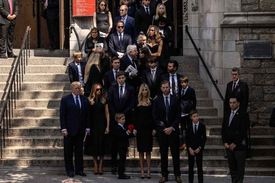 特朗普攜家人出席前妻伊凡娜在紐約的葬禮