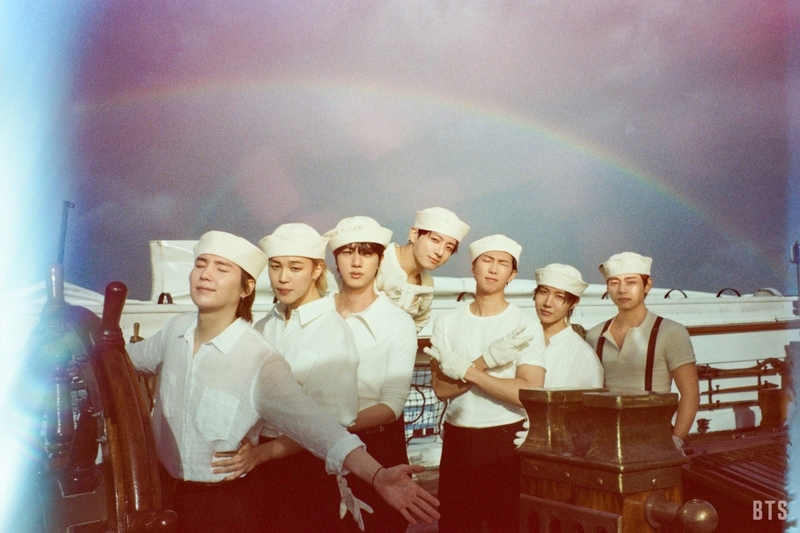 BTS《SWIM》登頂《告示牌》 獲專輯與單曲榜雙冠