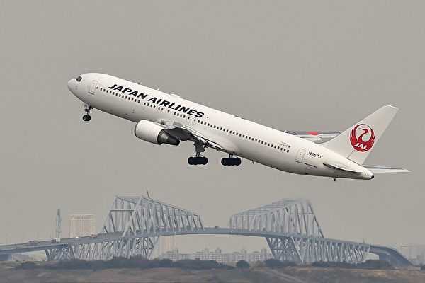11月10日，日本航空一位空姐在飛機起飛時摔倒骨折。（Getty Images）
