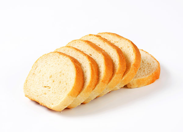 精製的白麵包美味可口，如果只是白糖、麵粉、牛油，其實並不健康。（Fotolia）