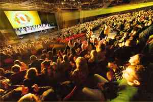 神韻法國東部再爆滿 精英:喚回傳統與善良