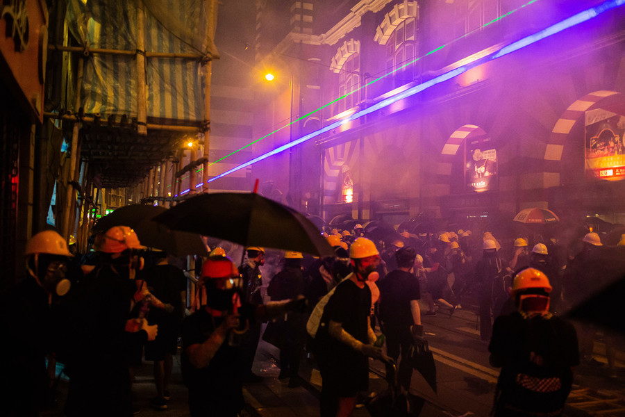 對抗中共臉部辨識系統 香港示威者有新招