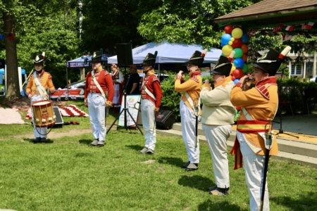 2025年6月7日下午,加拿大首都的斯蒂茨維爾(Stittsville)多元文化節在Village Square公園舉行,這個年度活動由市議員高沃(Glen Gower)主辦,今年參加的人數超過千人。觀眾透過文化節探索不同文化、欣賞現場娛樂節目。(任僑生/大紀元)