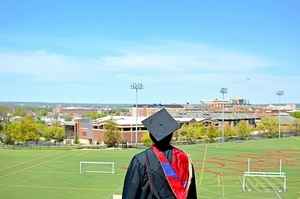 美國大學生畢業五年 收入最少的十個專業