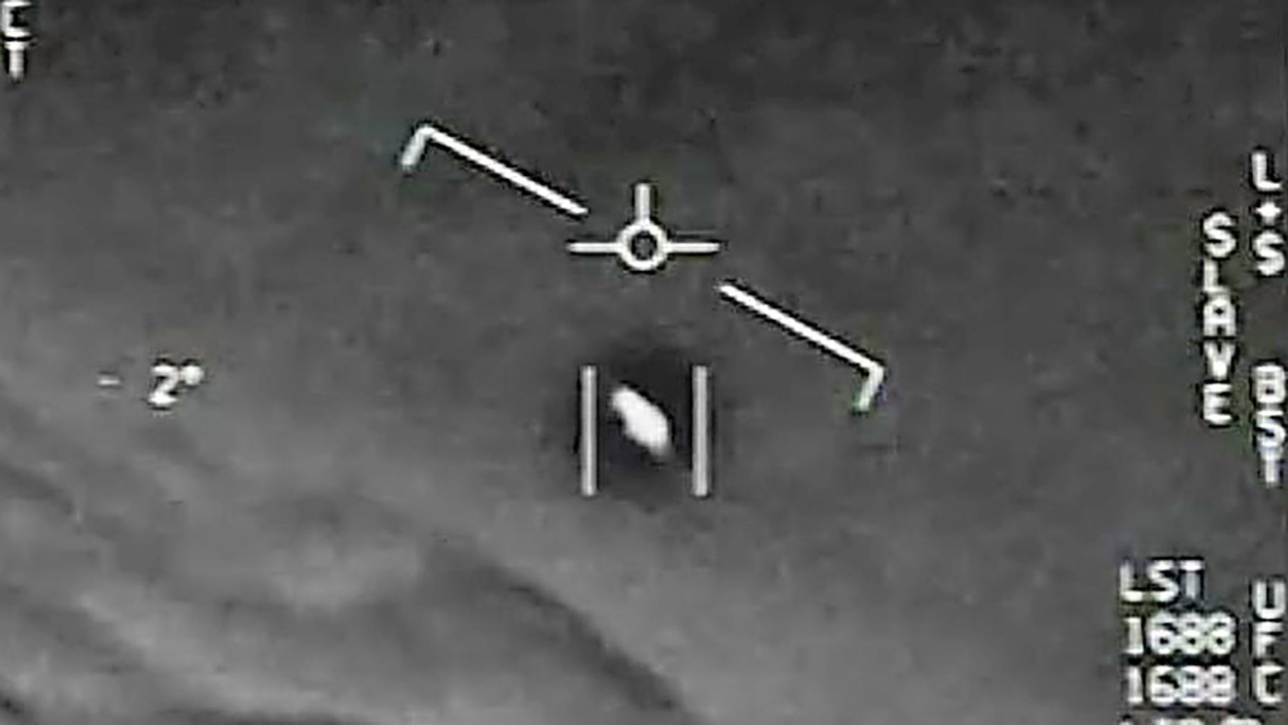 美國國防部發佈的片段中看到的UFO。五角大樓一個監督機構正在對在近年來發生的一系列UFO目擊事件啟動調查。（美國國防部）
