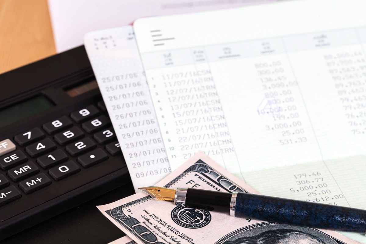 你有多少資產？你的收入有多少？只有實際了解自己的財務現況才能做好創造財富的策略。（Shutterstock）