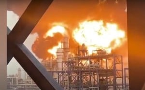 江蘇淮安一化工廠失火 伴有巨大爆炸聲