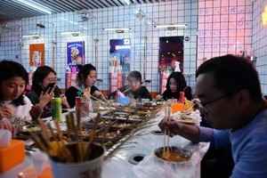 國內旅遊餐飲消費模式 揭中國經濟困境