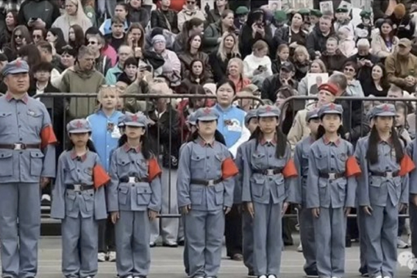 中共派小學生參加海參崴閱兵式 輿論反彈
