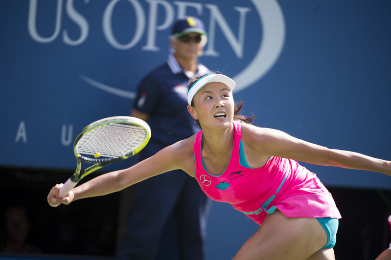 圖為2016年9月5日，中國選手彭帥在美國網球公開賽女單準決賽中對陣前世界第一、丹麥選手禾絲妮亞琪（Caroline Wozniacki）。（戴兵／大紀元）