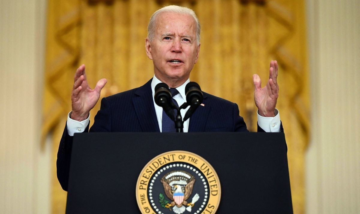 美國總統拜登（Joe Biden）2021年8月26日在白宮新聞會上表示，美國將就喀布爾爆炸案對伊斯蘭國（ISIS）做出精準打擊。（JIM WATSON/AFP via Getty Images）