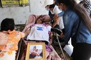 組圖：7歲女孩被殺 緬甸人避免流血罷工抗議