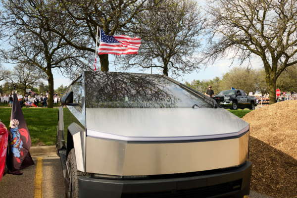 Tesla頂級Cybertruck售價突破11.5萬美元