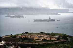 福特號航空母艦抵達希臘克里特島海軍基地