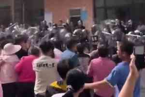 廣東信宜數百村民抗議建殯儀館 警民爆衝突