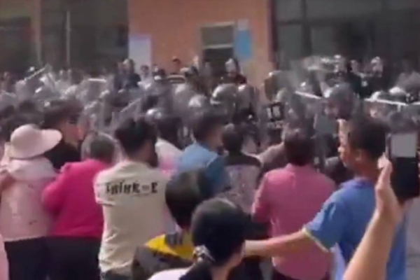 廣東信宜數百村民抗議建殯儀館 警民爆衝突