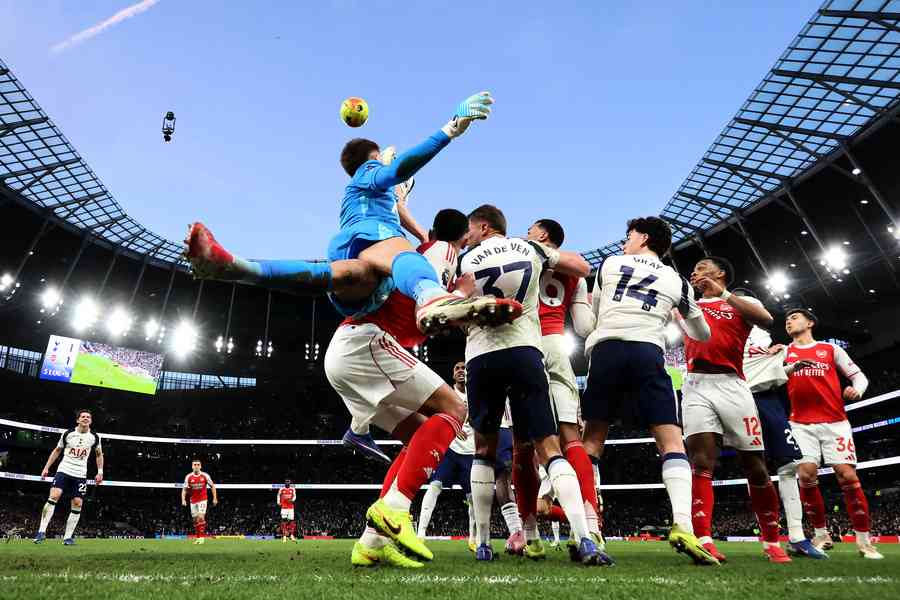 阿仙奴勝熱刺領跑英超 曼聯「爭四」佔主動