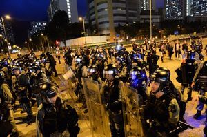 【8.10反送中直播】尖沙咀警署被圍 警放催淚彈