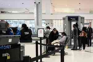 美國交通部長：TSA人員持續缺勤 機場混亂加劇