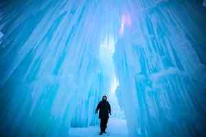  【圖輯】童話般冰雪城堡 讓遊客盡享冬日奇景