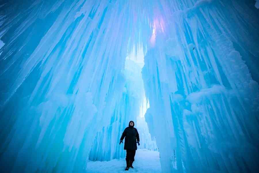  【圖輯】童話般冰雪城堡 讓遊客盡享冬日奇景