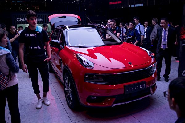 2017年4月19日，在第17屆上海國際汽車工業展覽會上，多家汽車製造商推出了新款電動汽車和未來概念車。（JOHANNES EISELE/AFP via Getty Images）
