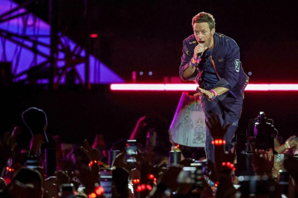 Coldplay主唱Chris Martin鼓勵粉絲向柯克家人表愛意