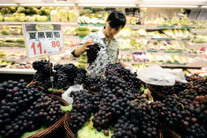 中國6月水果價漲42.7% 民眾：望果生危