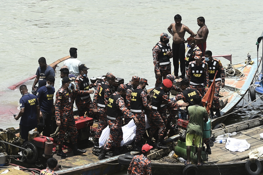 孟加拉渡輪撞貨船沉沒 至少5死多人失蹤