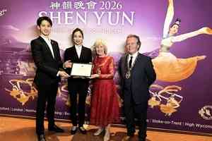 神韻英國斯旺西連場爆滿 榮譽市長頒獎致謝