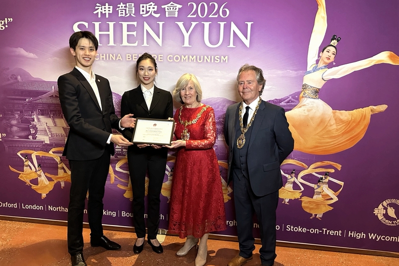 神韻英國斯旺西連場爆滿 榮譽市長頒獎致謝