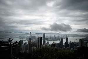 【名家專欄】北京對香港高壓加劇經濟困境