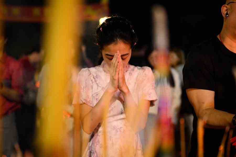 馬年伊始 海內外華人燒香祈福迎新歲（多圖）