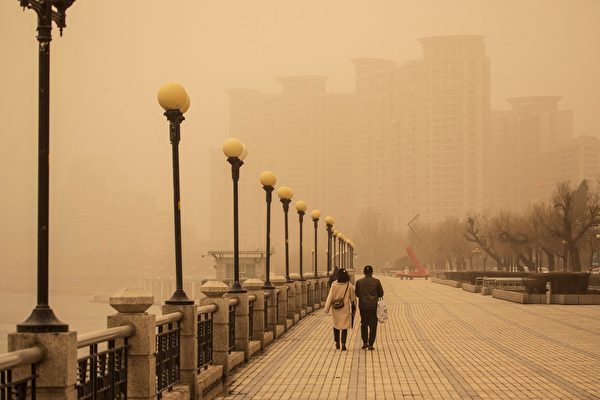 2023年3月22日，吉林省松花江邊黃沙漫天。（STR/AFP via Getty Images）