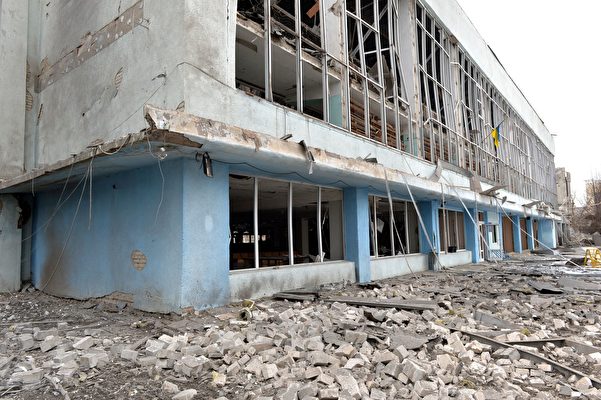 2022年3月6日，俄軍入侵烏克蘭第二大城市哈爾科夫後，哈爾科夫大學的體育系大樓被摧毀。 （SERGEI BOBOK/AFP via Getty Images）