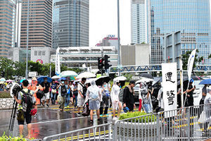 港警暴力鎮壓撕裂香港 警察妻子也上街反送中