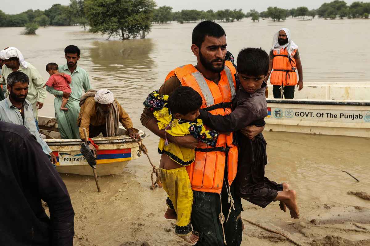 巴基斯坦季候风洪水 已致1033人死 - 国际 - 带你看世界