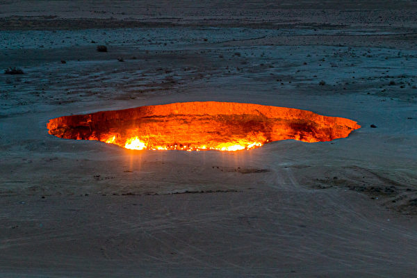 土庫曼「地獄之門」 烈火燃燒逾半世紀