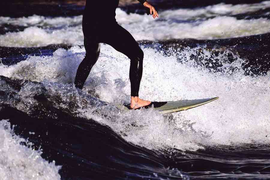 日本89歲爺爺 創吉尼斯最老男性衝浪者紀錄