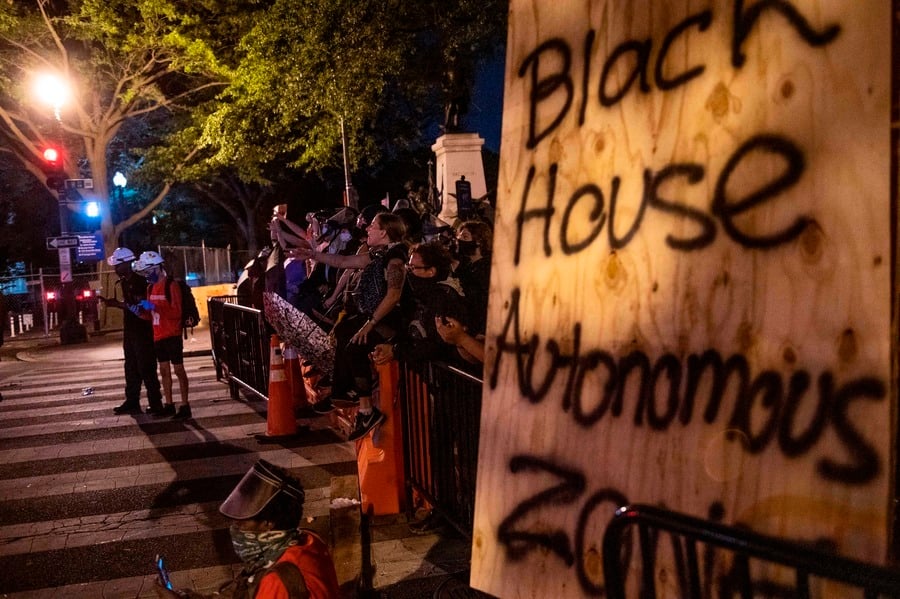 示威者在白宮旁建「黑宮自治區」 特朗普回應
