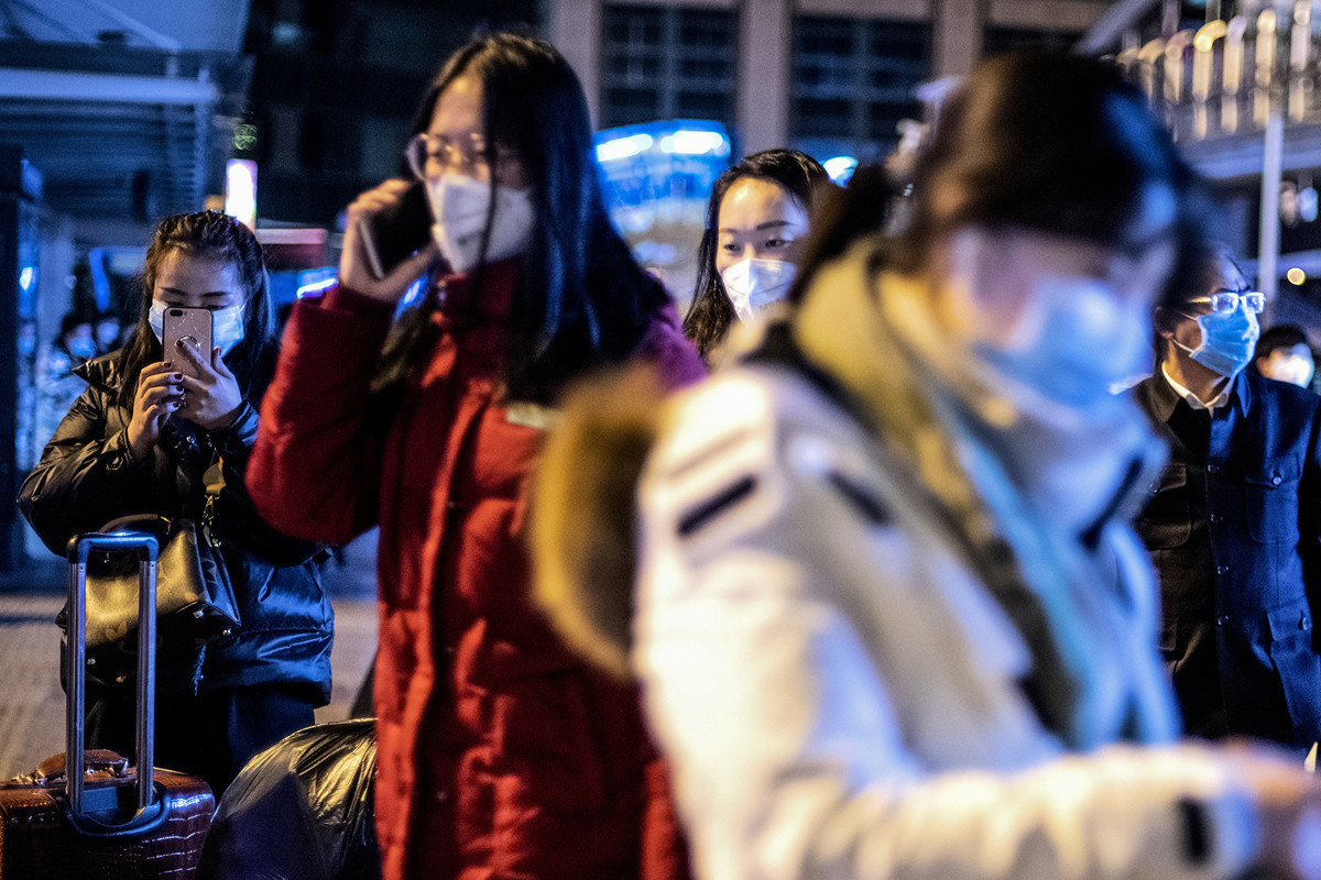 中共病毒重創大陸經濟，中共發放捆綁式消費券引發民民眾不滿。（NOEL CELIS/AFP）