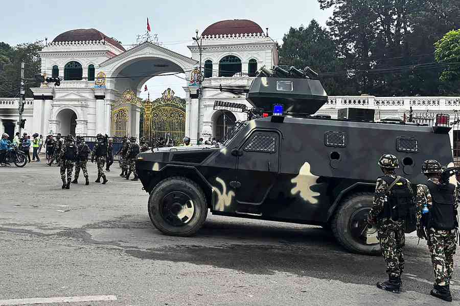 尼泊爾軍方進駐加德滿都 專家籲改選議會