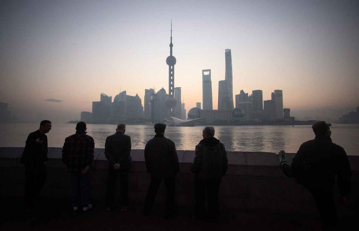 圖為上海外灘陸家嘴建築群。（Johannes Eisele/AFP）